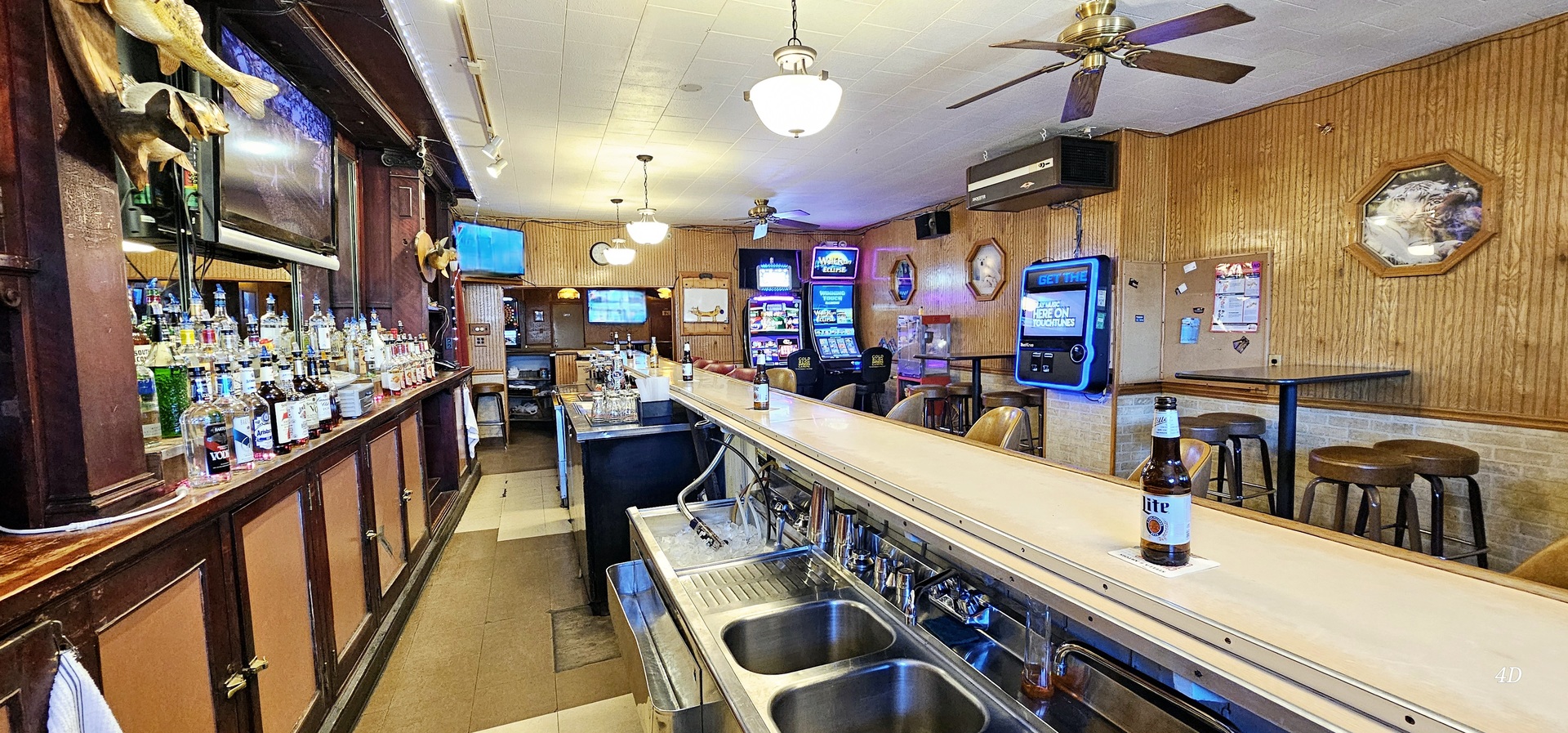7400 Archer Road, Unit 7400 Justice, IL 60458 - Photo 16 of 76 a very nice looking room with a large window