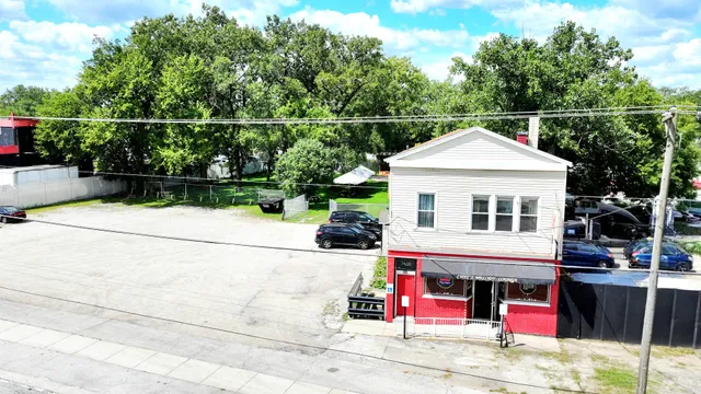 $630,000 | 7400 Archer Road, Unit 7400, Justice, IL 60458