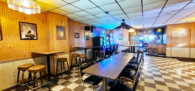 $630,000 | 7400 Archer Road, Unit 7400, Justice, IL 60458