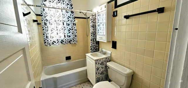 $630,000 | 7400 Archer Road, Unit 7400, Justice, IL 60458