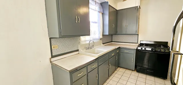 $630,000 | 7400 Archer Road, Unit 7400, Justice, IL 60458