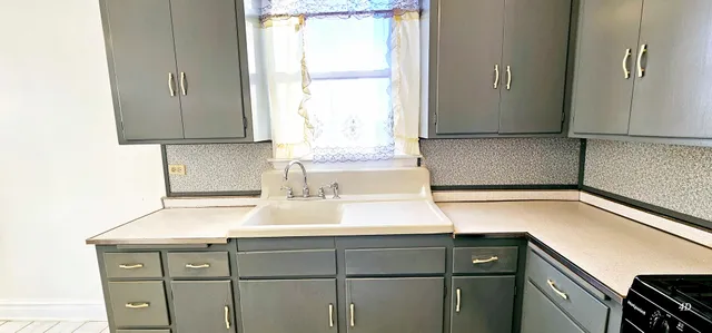 $630,000 | 7400 Archer Road, Unit 7400, Justice, IL 60458