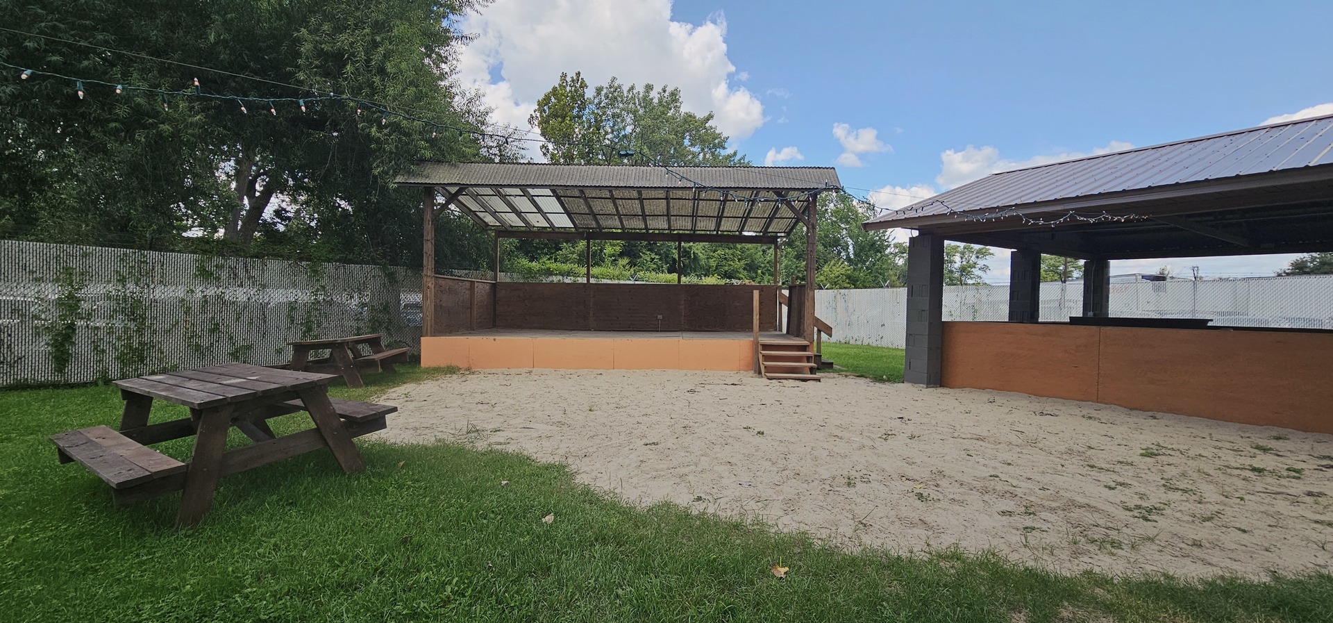 7400 Archer Road, Unit 7400 Justice, IL 60458 - Photo 38 of 76 a view of a bench in backyard