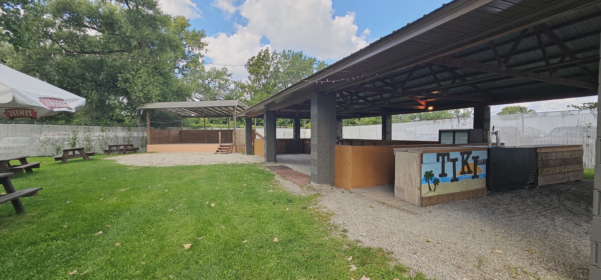 7400 Archer Road, Unit 7400 Justice, IL 60458 - Photo 42 of 76 a view of a backyard with sitting area