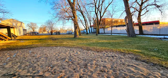 $630,000 | 7400 Archer Road, Unit 7400, Justice, IL 60458