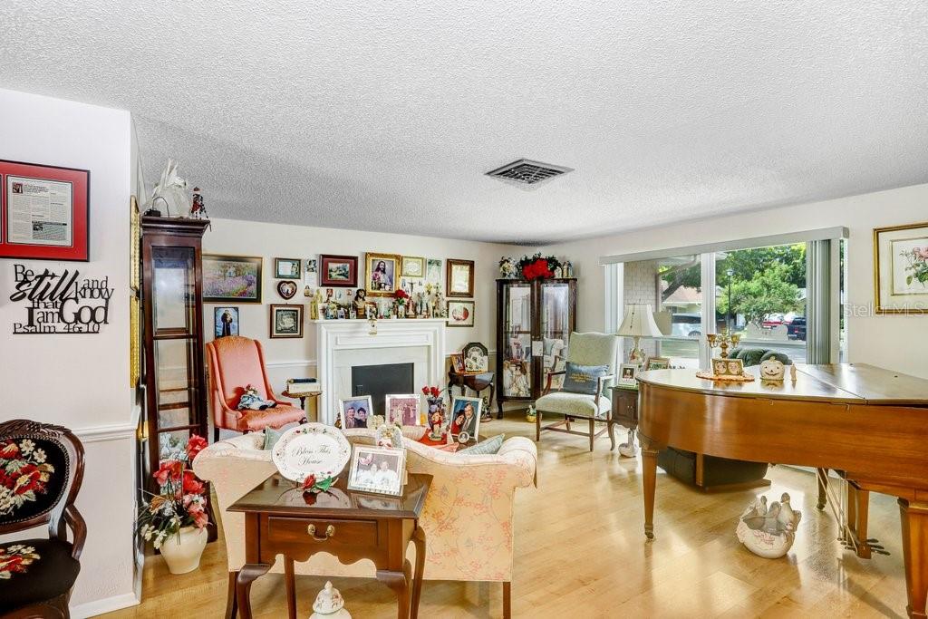 12600 Castleberry Court Bayonet Point, FL 34667 - Photo 22 of 52 a living room with furniture and a flat screen tv