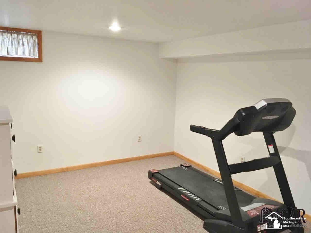 10250 Day Road Monroe, MI 48162 - Photo 36 of 45 21228986-35.JPG