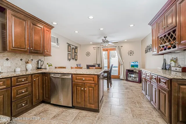 $749,999 | 985 Rensselaer Avenue | Woodrow