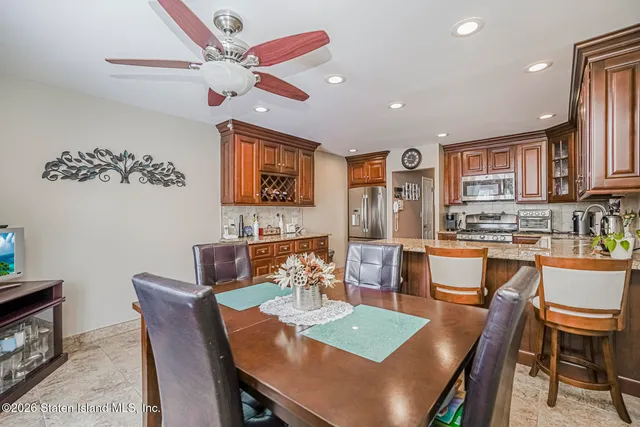 $749,999 | 985 Rensselaer Avenue | Woodrow