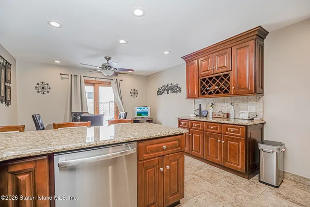 $749,999 | 985 Rensselaer Avenue | Woodrow