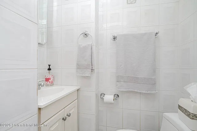 $749,999 | 985 Rensselaer Avenue | Woodrow