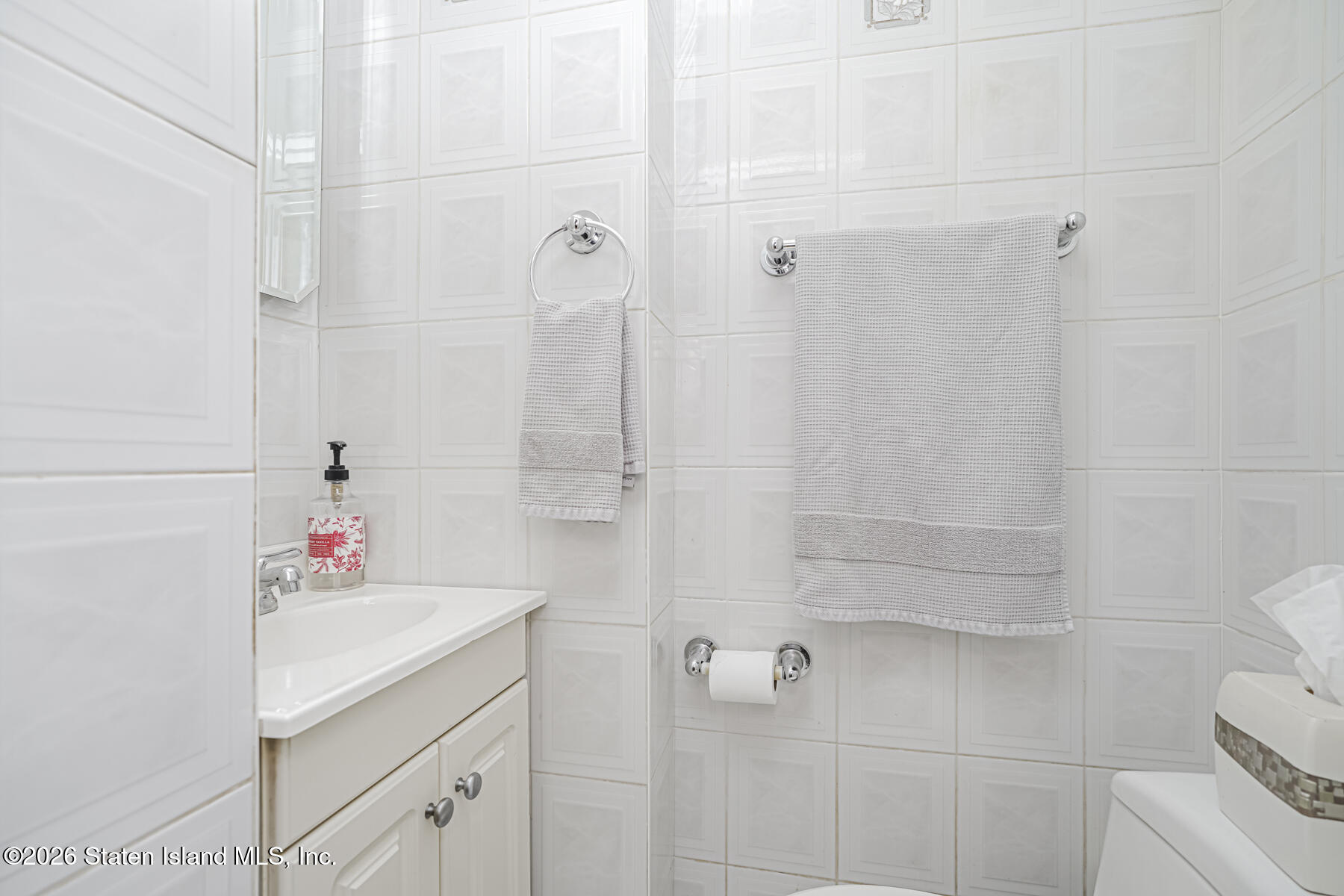 985 Rensselaer Avenue Staten Island, NY 10309 - Photo 14 of 24 Photo Feb 07 2026, 1 14 10 PM