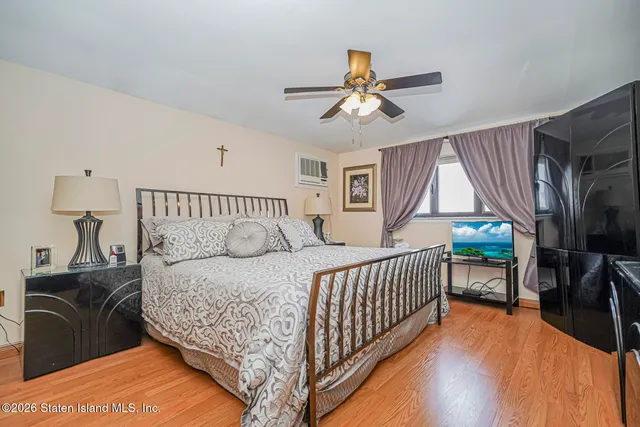 $749,999 | 985 Rensselaer Avenue | Woodrow