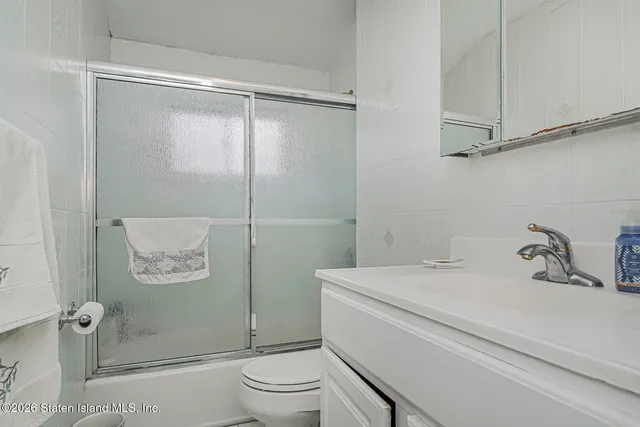 $749,999 | 985 Rensselaer Avenue | Woodrow