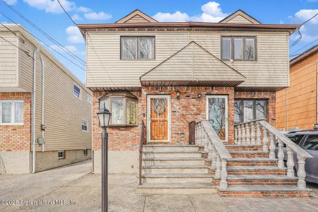 $749,999 | 985 Rensselaer Avenue | Woodrow