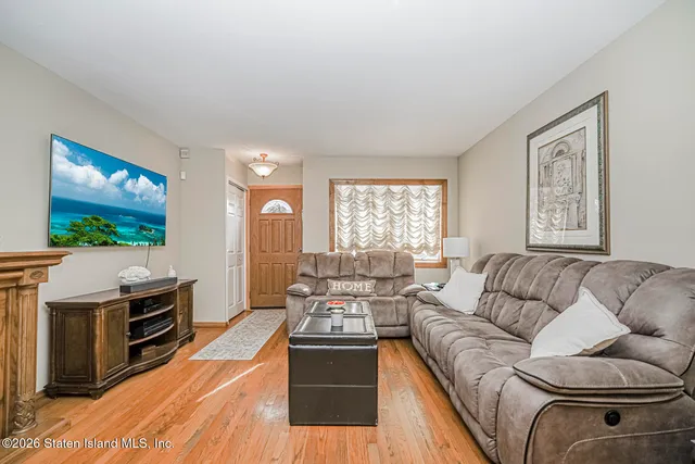 $749,999 | 985 Rensselaer Avenue | Woodrow