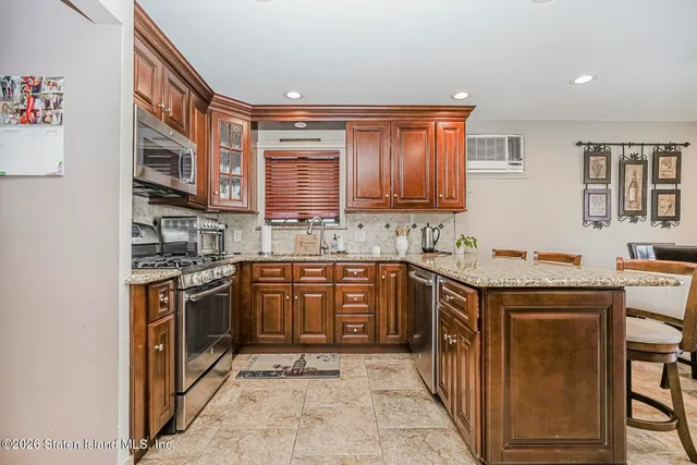 $749,999 | 985 Rensselaer Avenue | Woodrow