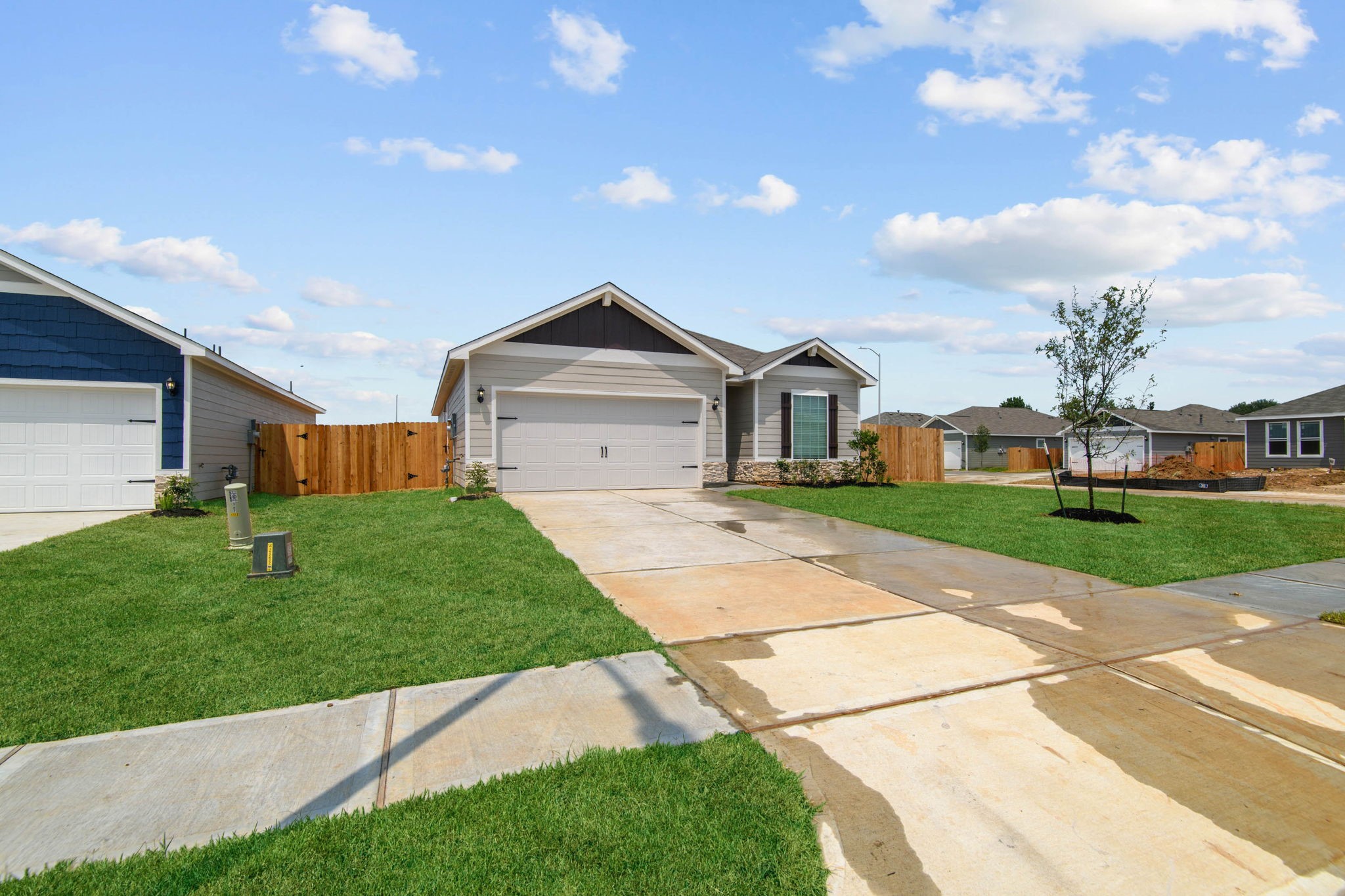 672 Rusted Spur Way Waller, TX 77484 - Photo 2 of 20