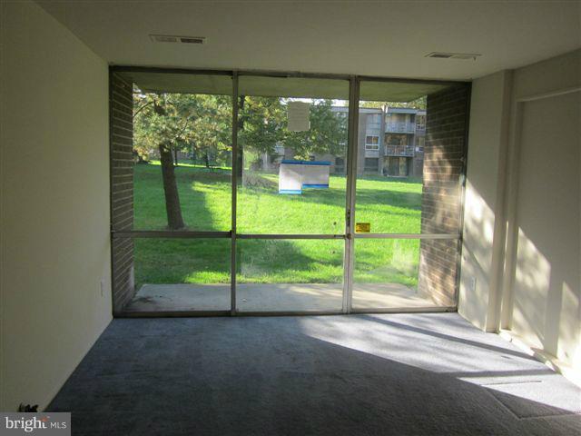 7979 Riggs Road, Unit 2 Hyattsville, MD 20783 - Photo 3 of 10 Living Room