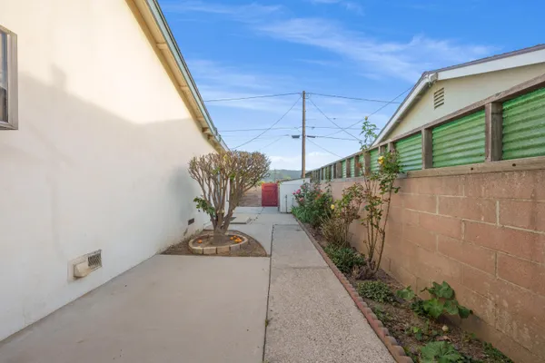 $550,000 | 1504 West Airport Avenue, Lompoc, CA 93436