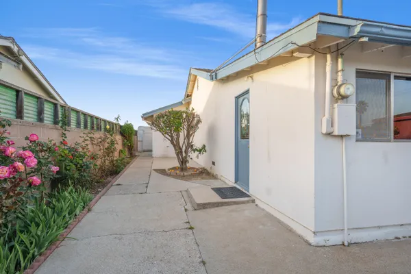 $550,000 | 1504 West Airport Avenue, Lompoc, CA 93436