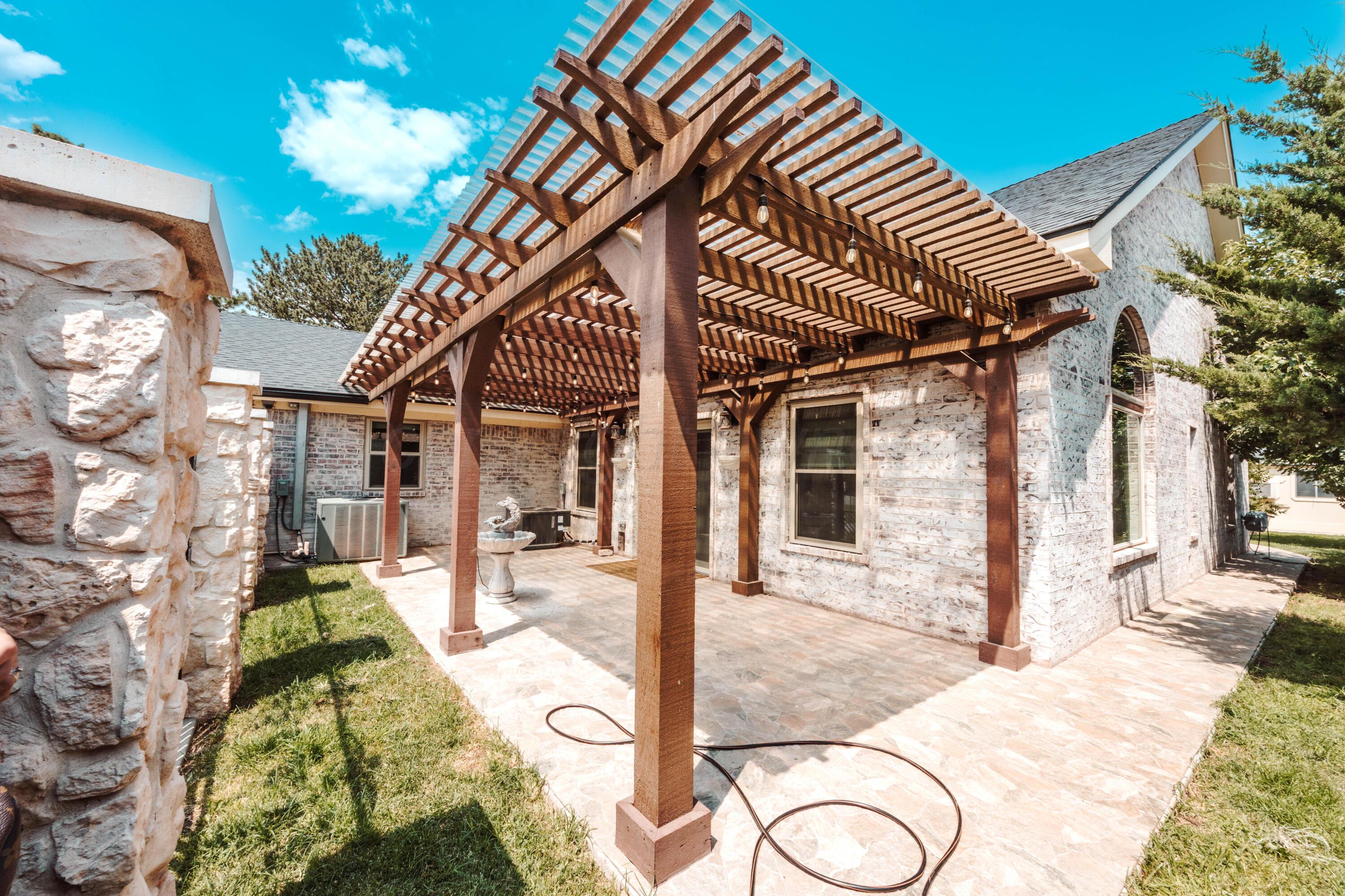 2009 Southwest 19th Avenue Perryton, TX 79070 - Photo 46 of 49 patio off livingroom-