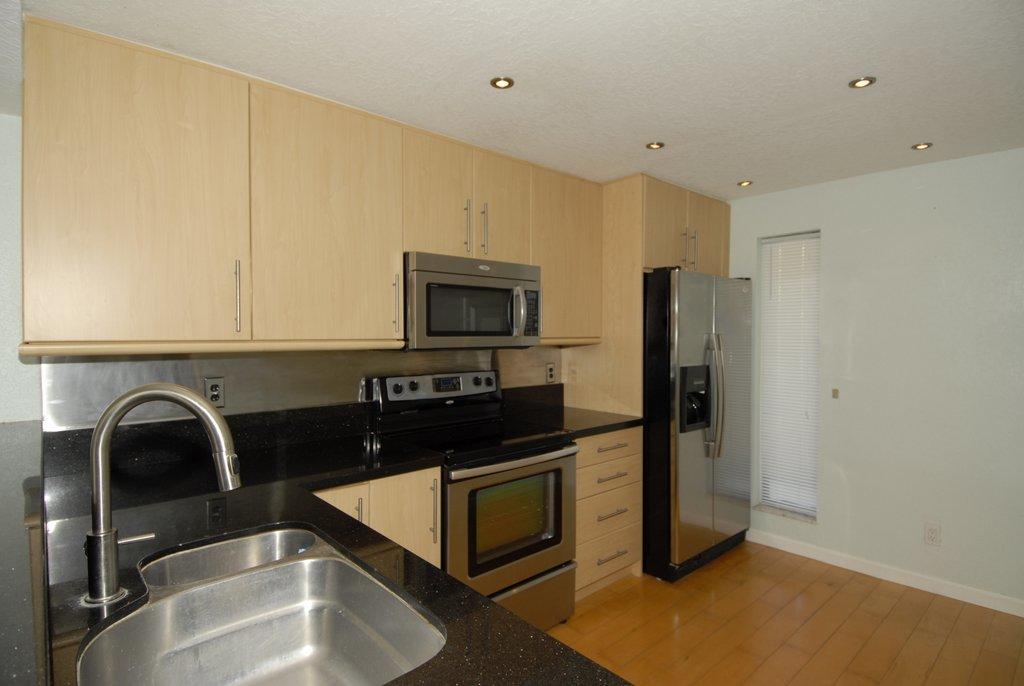 18 Royal Palm Way, Unit 107 Boca Raton, FL 33432 - Photo 1 of 29 Kitchen 1