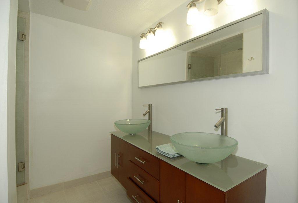 18 Royal Palm Way, Unit 107 Boca Raton, FL 33432 - Photo 15 of 29 Bathroom 1 View 1