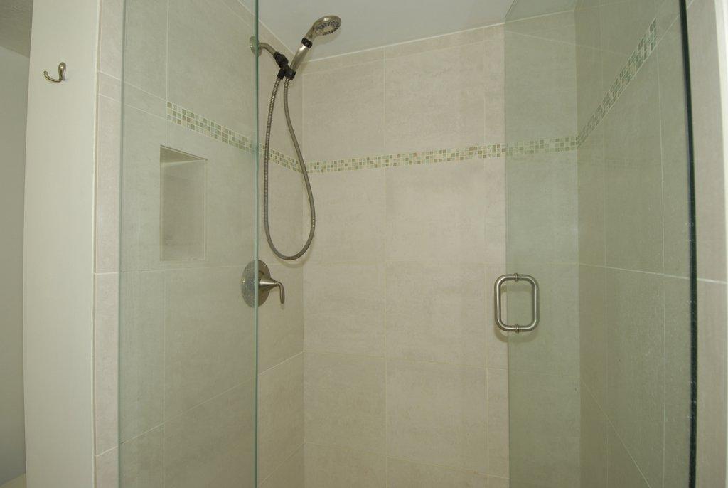 18 Royal Palm Way, Unit 107 Boca Raton, FL 33432 - Photo 16 of 29 Bathroom 1 View 2
