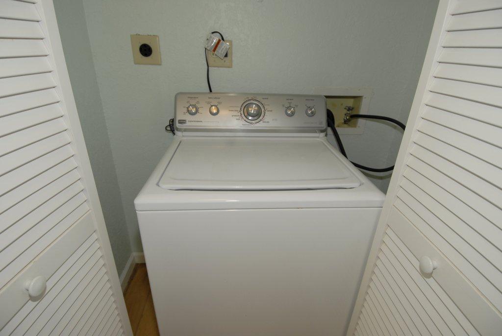 18 Royal Palm Way, Unit 107 Boca Raton, FL 33432 - Photo 20 of 29 Laundry Room
