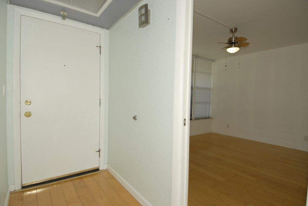 18 Royal Palm Way, Unit 107 Boca Raton, FL 33432 - Photo 21 of 29 Foyer