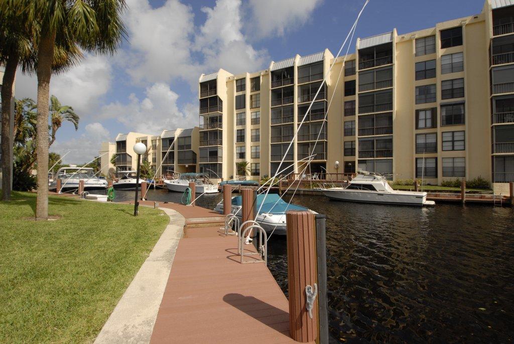 18 Royal Palm Way, Unit 107 Boca Raton, FL 33432 - Photo 25 of 29 View 4