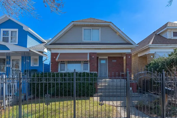 $725,000 | 3743 North Kimball Avenue, Chicago, IL 60618