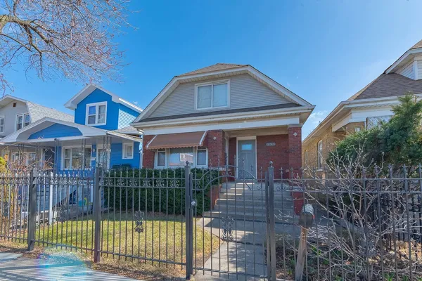 $725,000 | 3743 North Kimball Avenue, Chicago, IL 60618