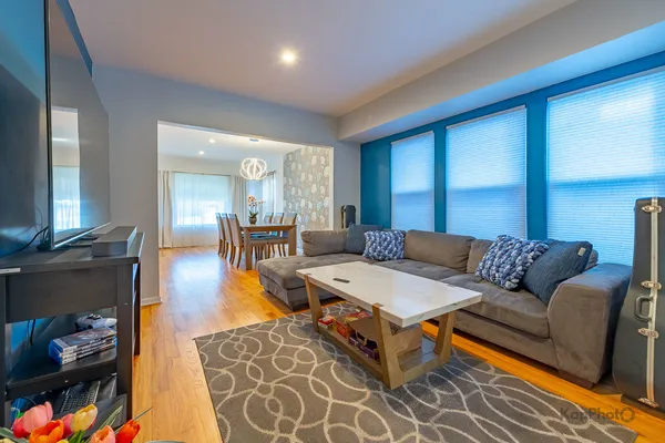 $725,000 | 3743 North Kimball Avenue, Chicago, IL 60618