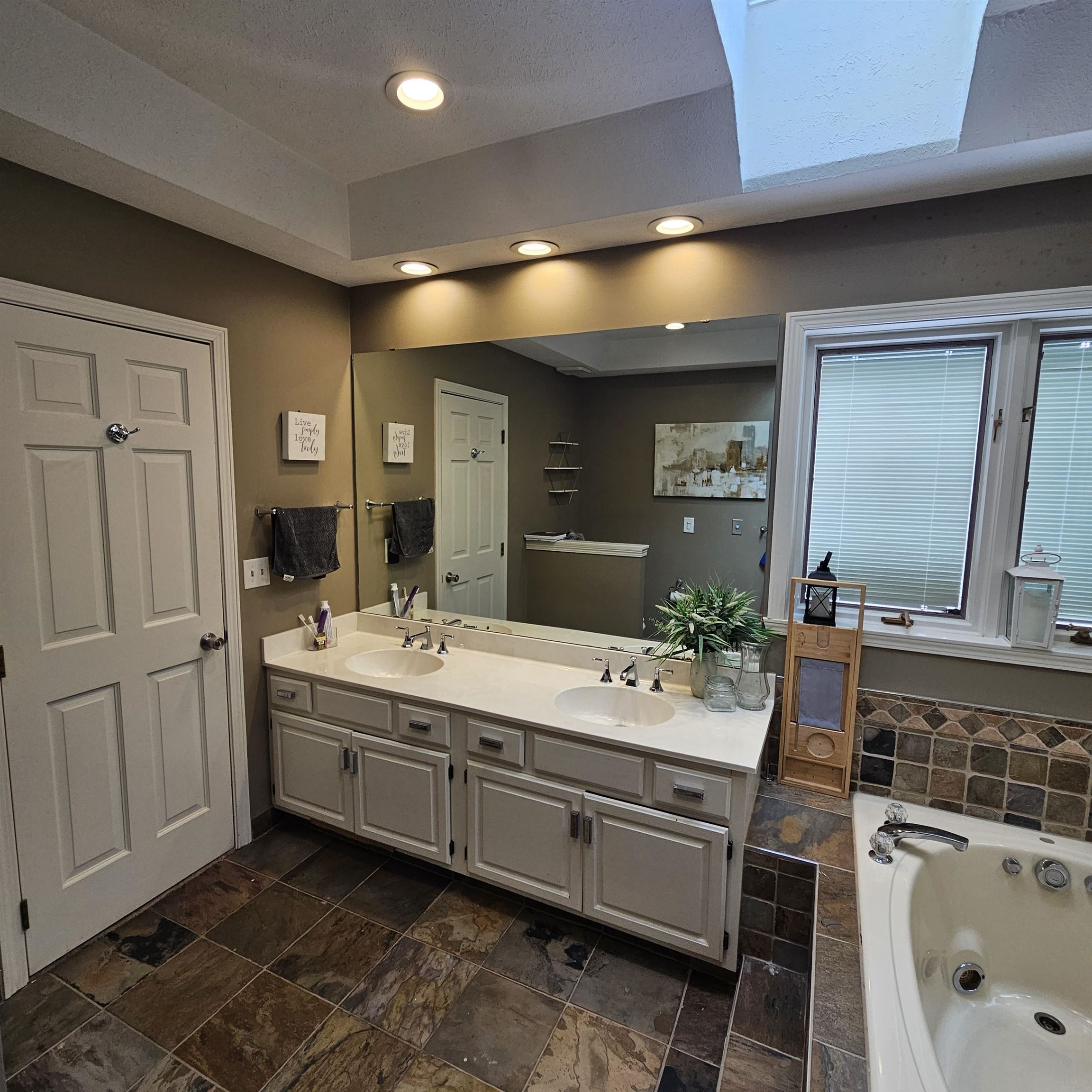 5221 Deer Pointe Rockford, IL 61114 - Photo 24 of 37