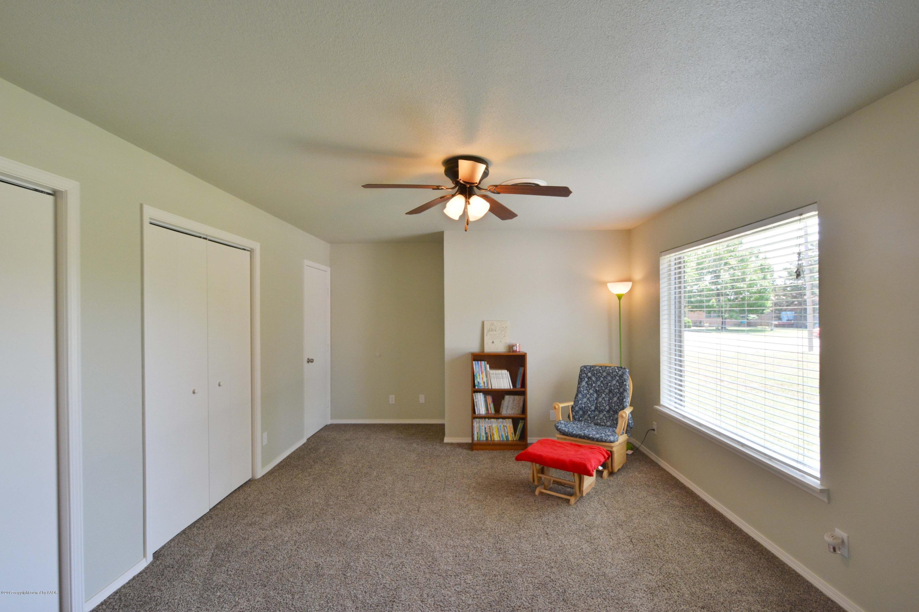 2808 Armand Street Amarillo, TX 79110 - Photo 3 of 25 03 Living Area