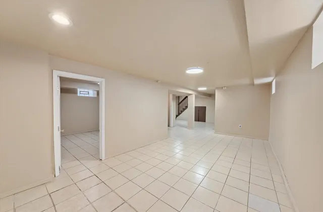 a view of a big room with closet and windows