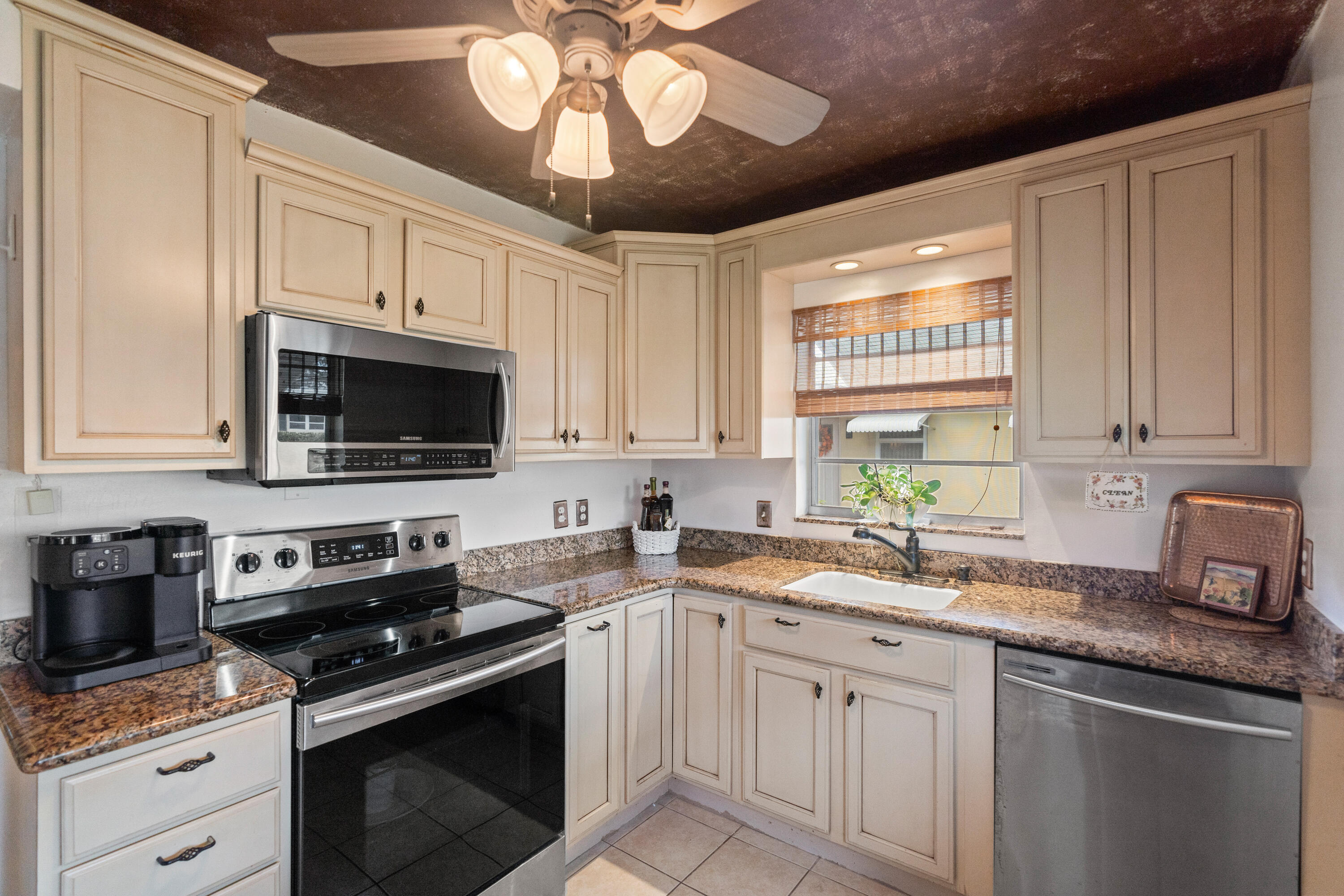 249 Cardinal Lane Delray Beach, FL 33445 - Photo 5 of 36 Kitchen