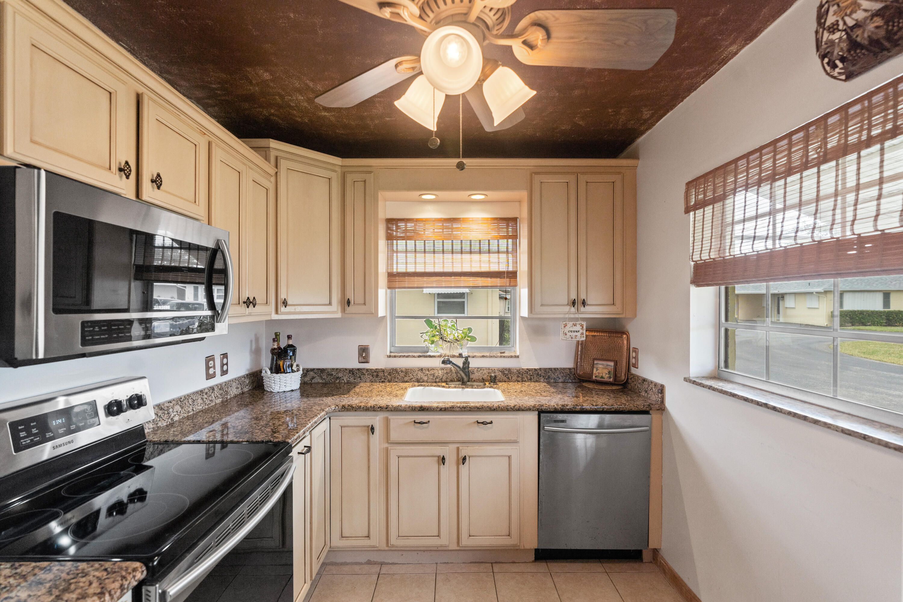 249 Cardinal Lane Delray Beach, FL 33445 - Photo 6 of 36 Kitchen