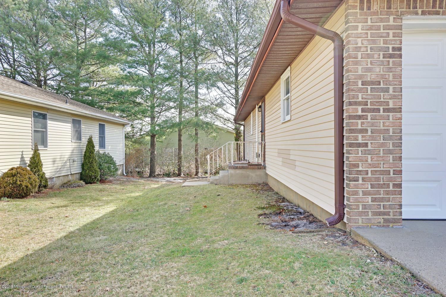 51 Sycamore Access Road Manahawkin, NJ 08050 - Photo 28 of 35 51 Sycamore Access Rd Ocean-large-028-20