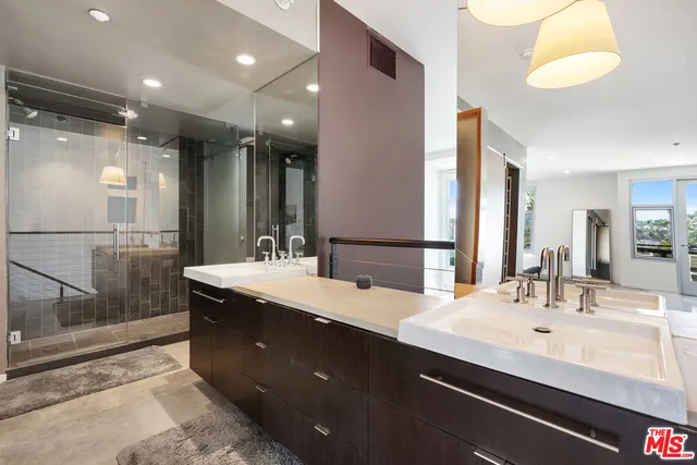 $5,950 | 4111 Sunset Boulevard, Unit 546, Los Angeles, CA 90029