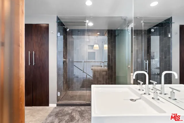 $5,950 | 4111 Sunset Boulevard, Unit 546, Los Angeles, CA 90029