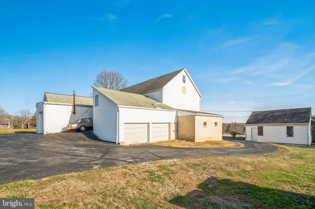 $850,000 | 411 Swamp Pike, Pottstown, PA 19464