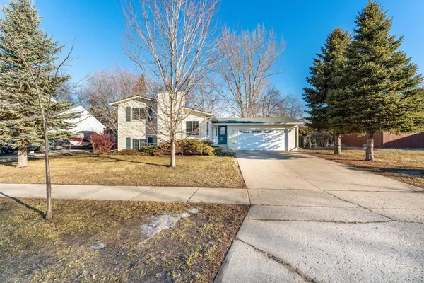 $291,500 | 2001 26 1/2 Court South, Fargo, ND 58103