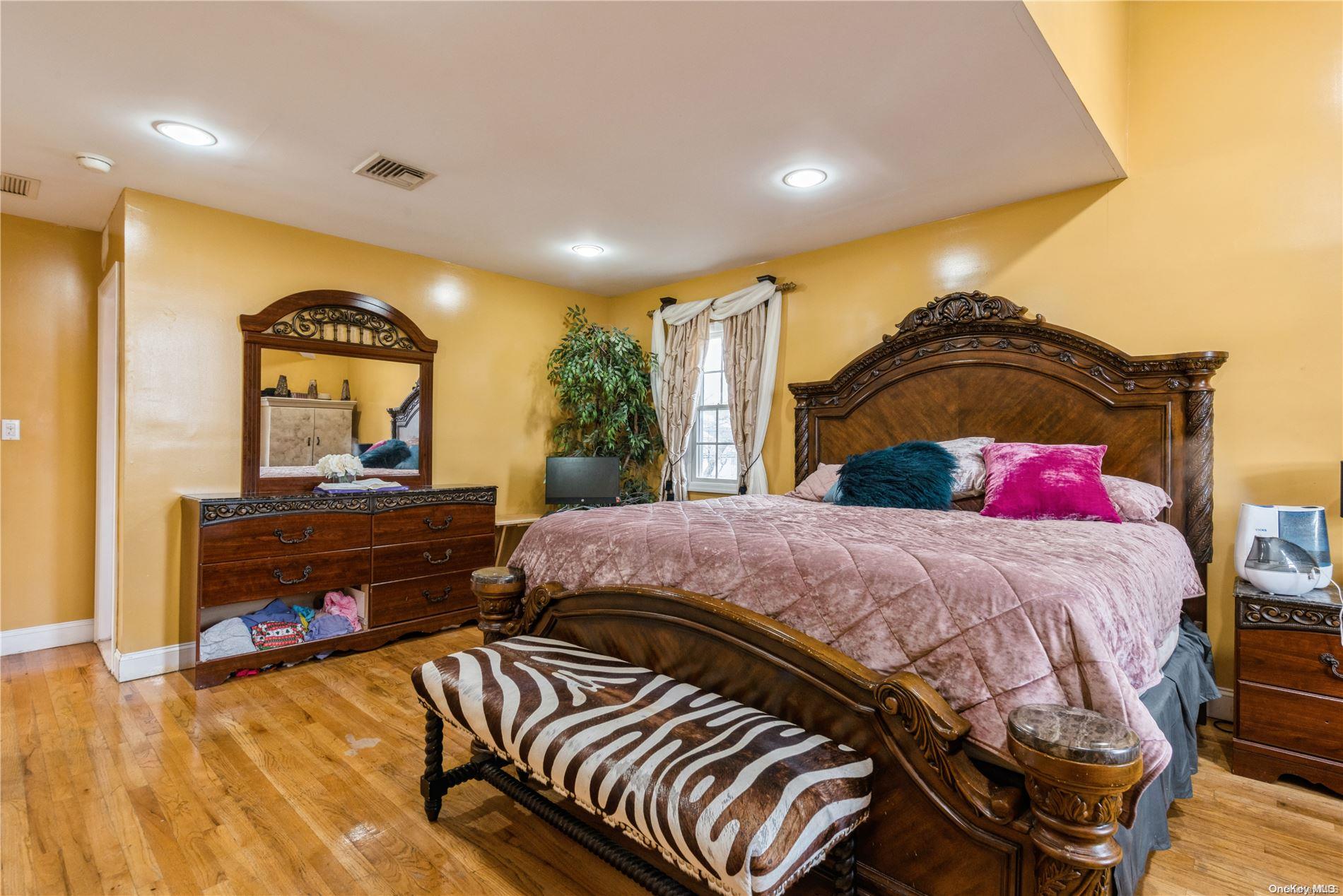 968 Bowe Road Valley Stream, NY 11580 - Photo 24 of 36 a bedroom with a bed and a mirror