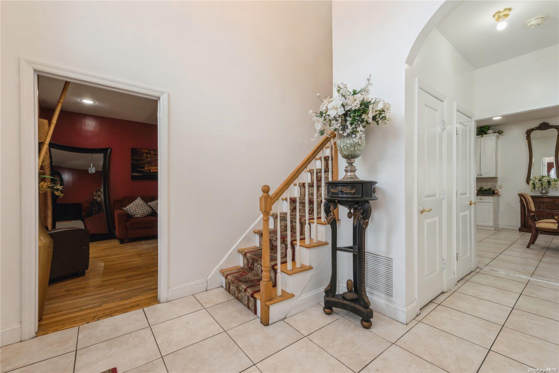 968 Bowe Road Valley Stream, NY 11580 - Photo 5 of 36 a view of entryway with livingroom and furniture