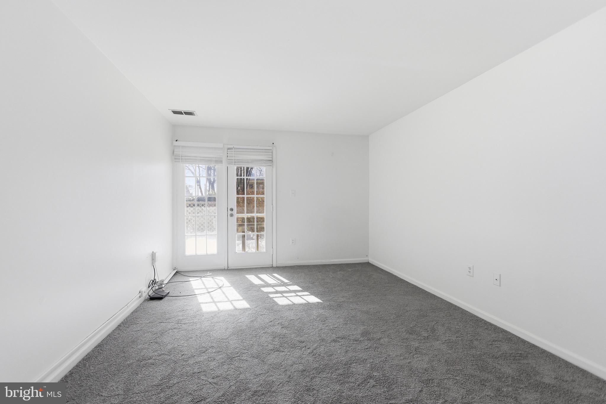 20565 Shadyside Way Germantown, MD 20874 - Photo 12 of 17 an empty room with windows