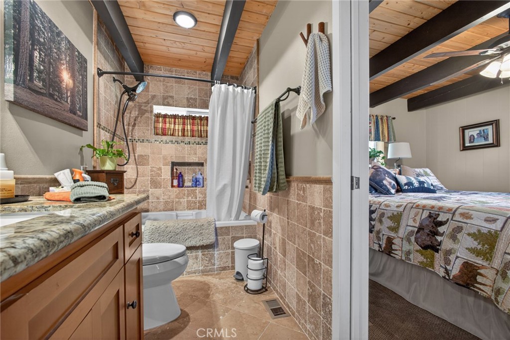 1488 Linnet Road Wrightwood, CA 92397 - Photo 24 of 74 Primary bathroom