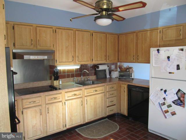 233 Ridgeway Road Catonsville, MD 21228 - Photo 11 of 18 Kitchen